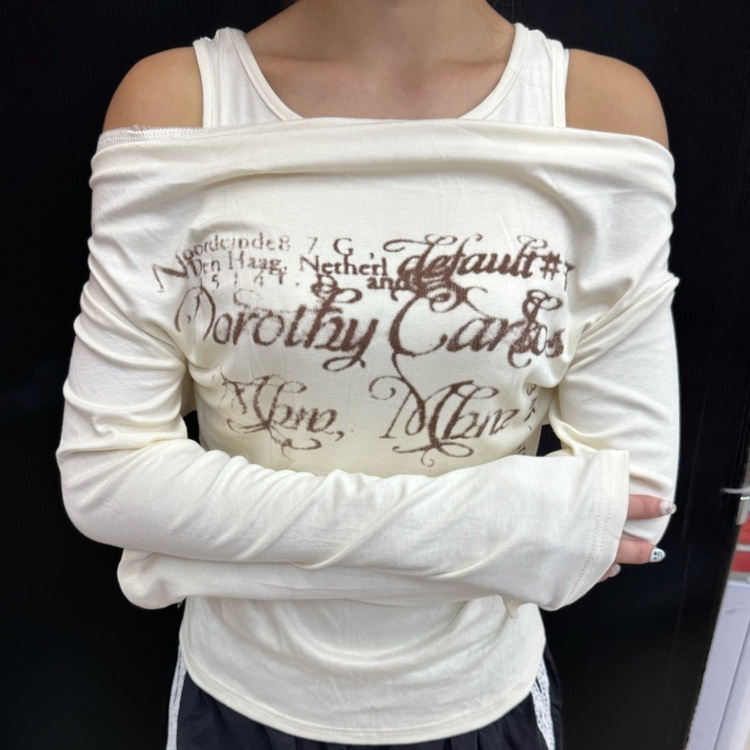 오프숄더 레이어드 레터링 긴팔T 아이보리