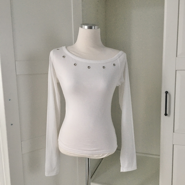 アンバランスオフアイレット長袖Tシャツ