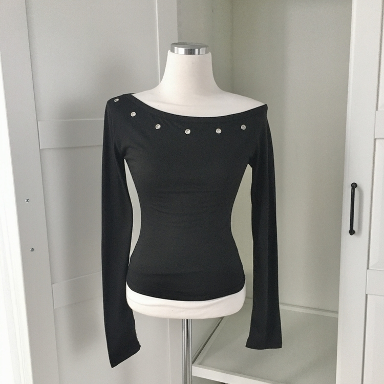 アンバランスオフアイレット長袖Tシャツ