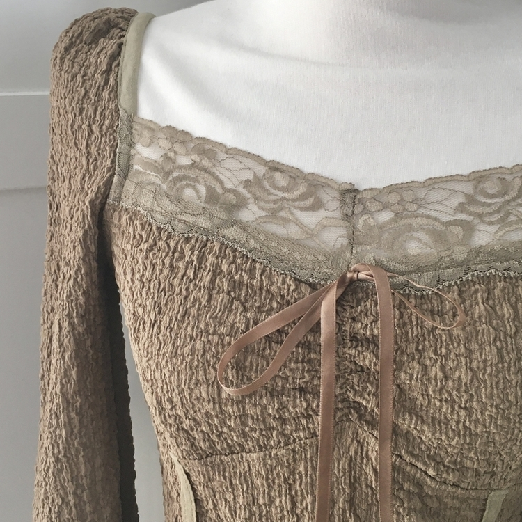 라떼 레이스 리본 퍼프 긴팔티셔츠 블라우스