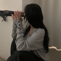 리블 소매 버튼 여리핏 브이넥 긴팔니트 그레이