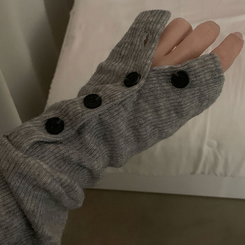 리블 소매 버튼 여리핏 브이넥 긴팔니트 그레이