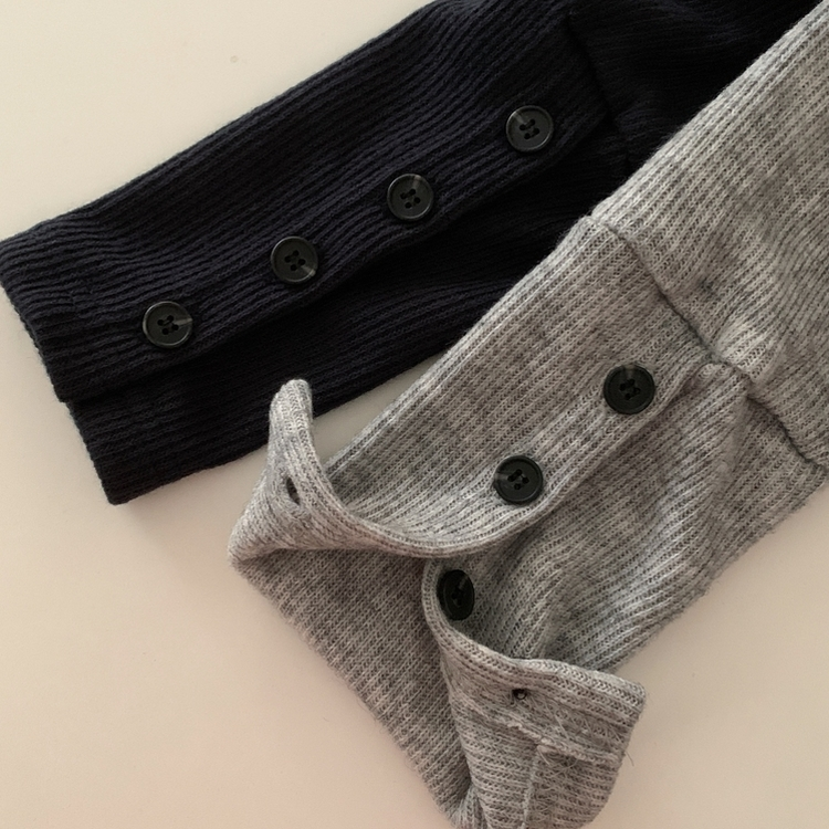 リブ袖Vネックニット