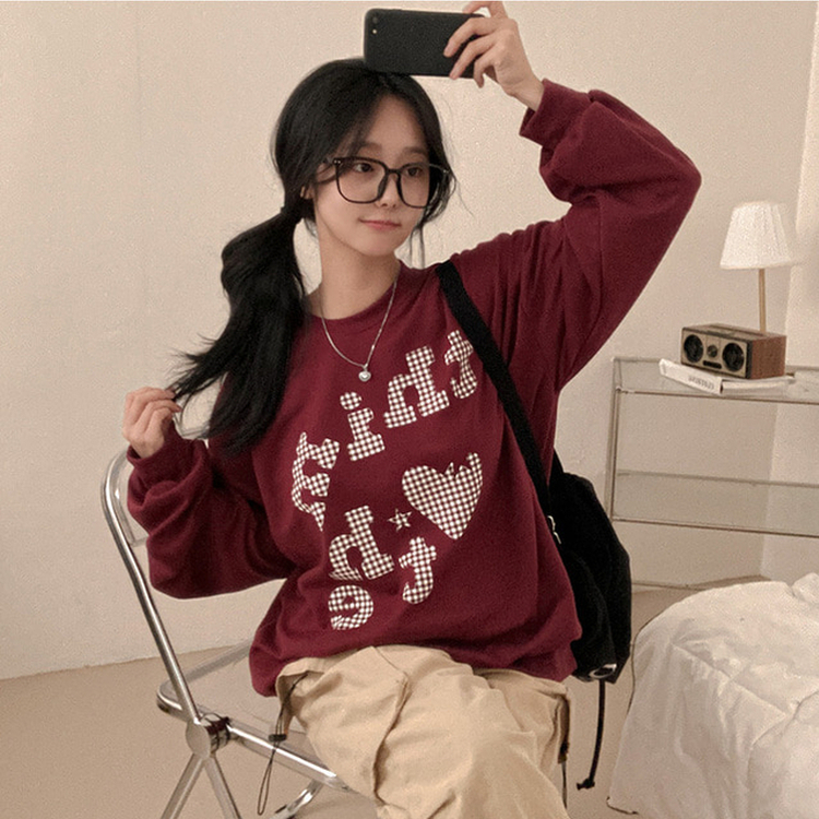 틴에이져 하트 체크패턴 레터링 루즈핏 맨투맨 버건디