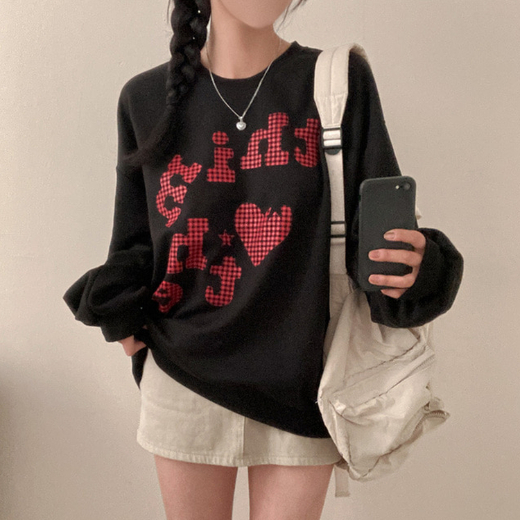 틴에이져 하트 체크패턴 레터링 루즈핏 맨투맨 블랙