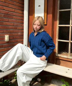 터틀넥 꽈배기 니트 집업 블루