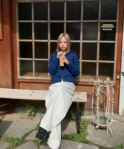 터틀넥 꽈배기 니트 집업 블루