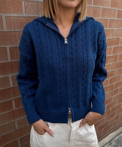 터틀넥 꽈배기 니트 집업 블루