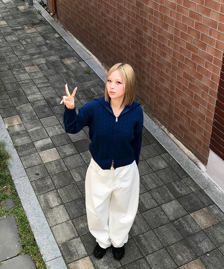 터틀넥 꽈배기 니트 집업 블루