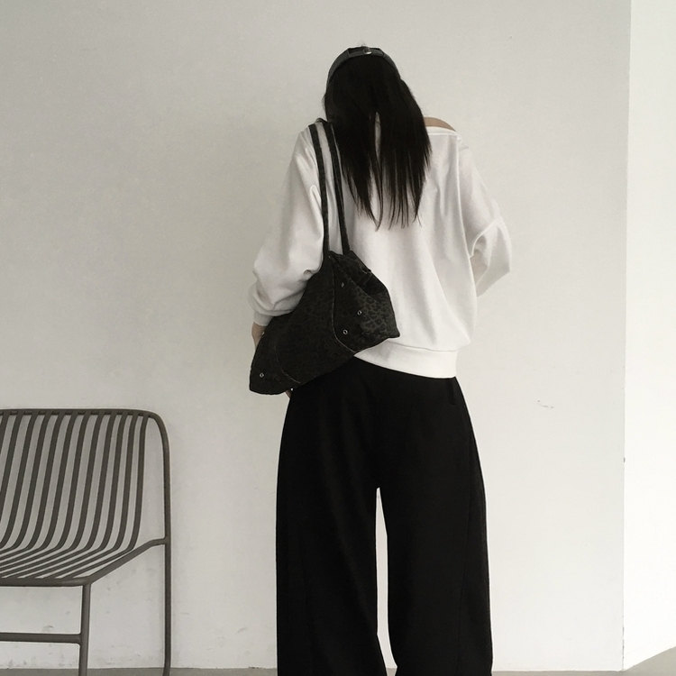 オフルーズフィットトレーナー WHITE