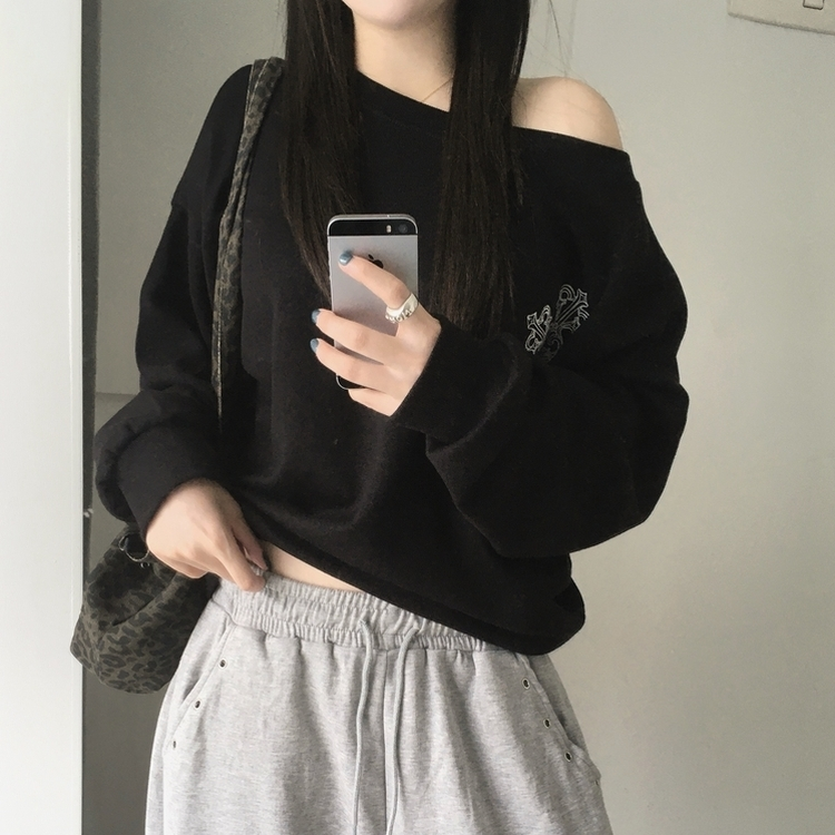 オフルーズフィットトレーナー BLACK