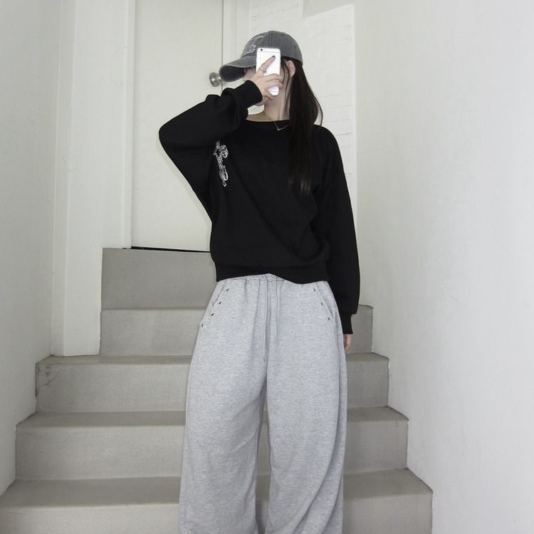 オフルーズフィットトレーナー BLACK