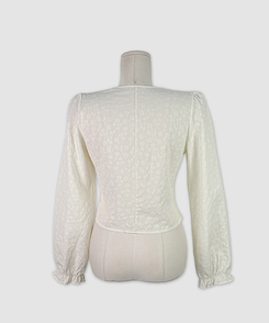 リボンフラワーボタンブラウス