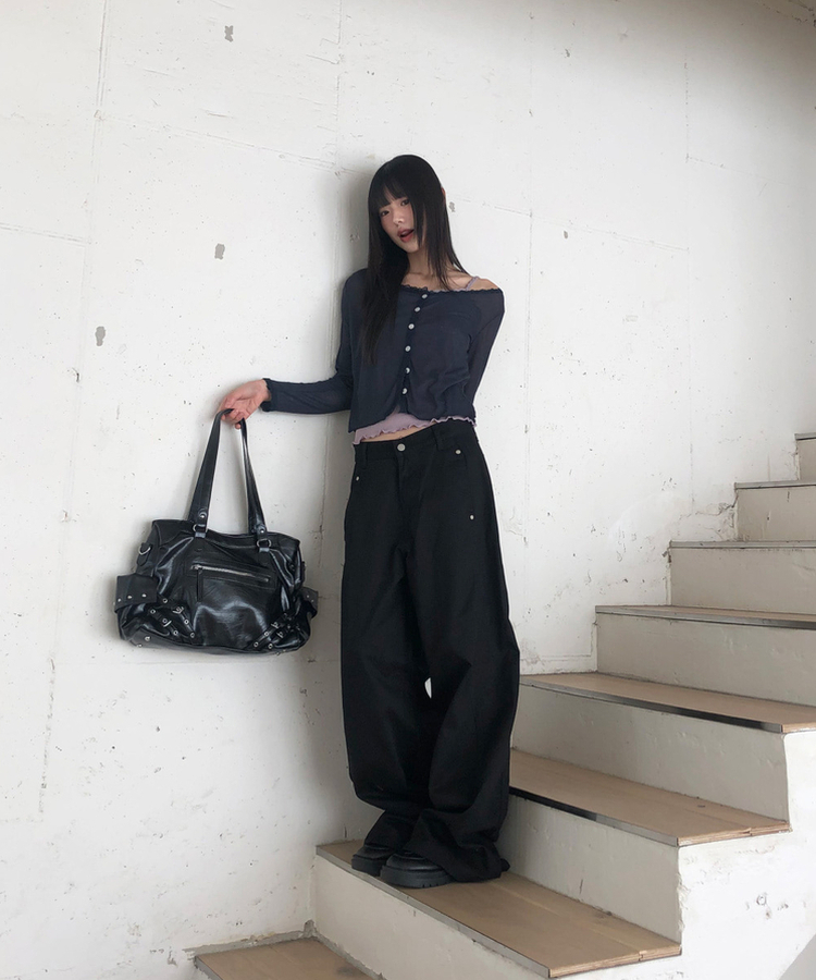 スタッドレザーショルダーバッグ BLACK