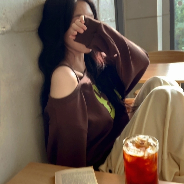 드롭 원오프 넘버 레터링 오프숄더 맨투맨긴팔티셔츠