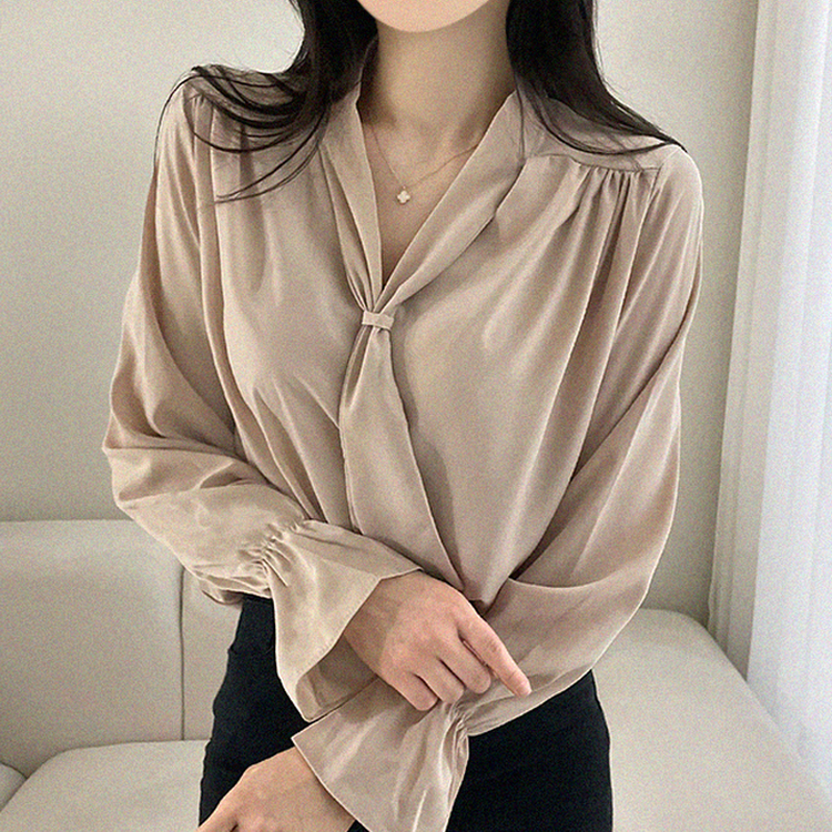 아델 타이 찰랑 리본 셔링 블라우스