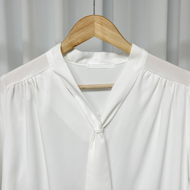 아델 타이 찰랑 리본 셔링 블라우스