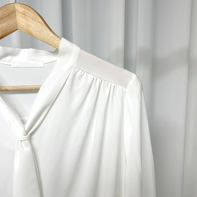 아델 타이 찰랑 리본 셔링 블라우스