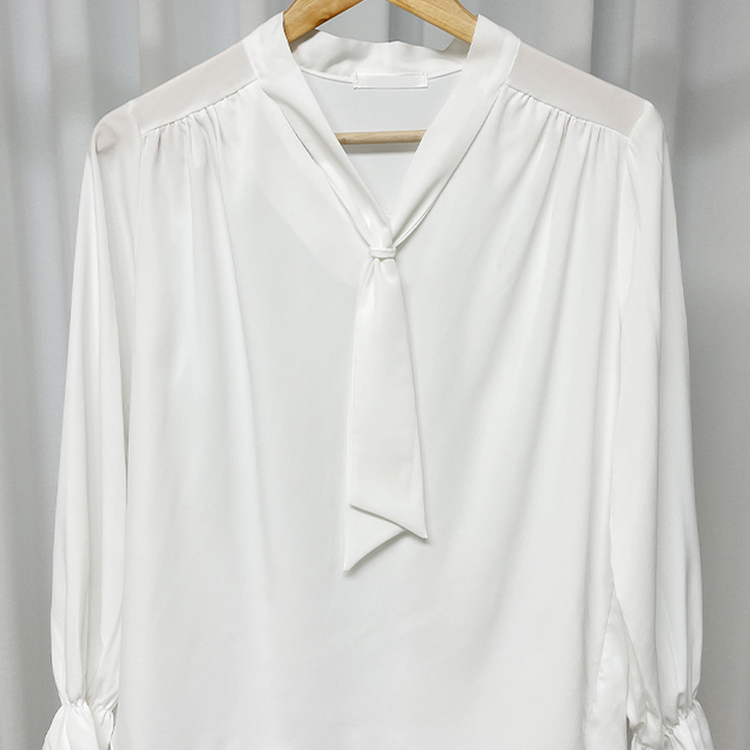 아델 타이 찰랑 리본 셔링 블라우스