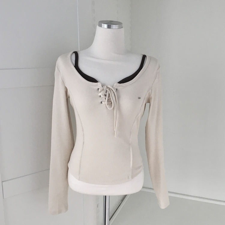 아일렛 레이어드 팬던트 리본 슬림 굴림 긴팔티셔츠