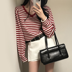 ボーダーVネックニット RED