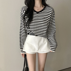 ボーダーVネックニット BLACK