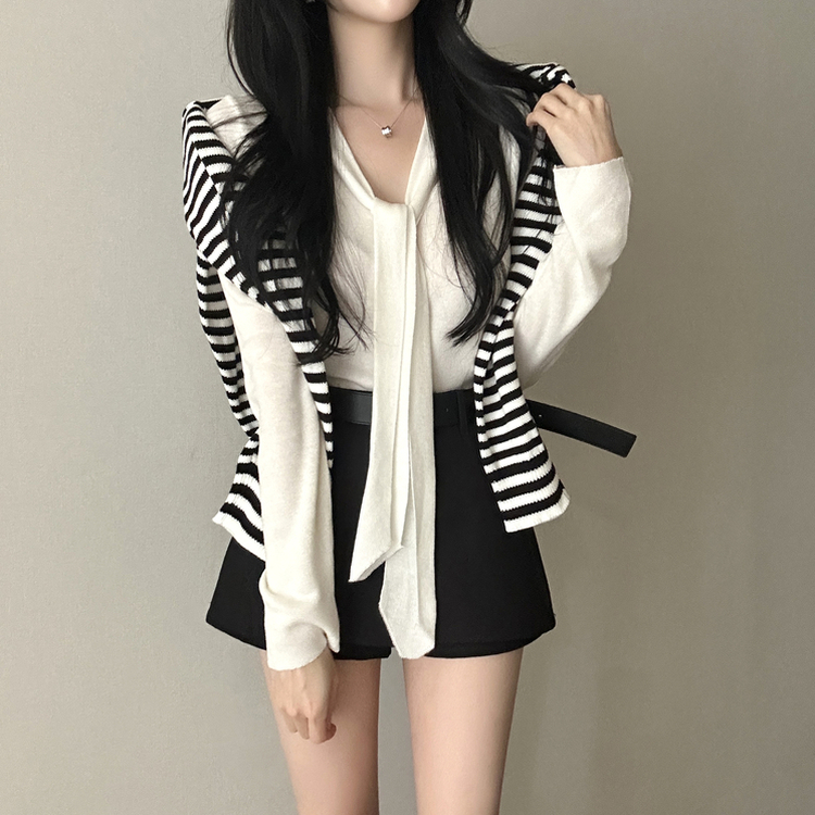 【タイ付き】ロイヤルVネックニット(5color) IVORY