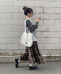 루카 올밴딩 체크패턴 프릴 캉캉 롱 스커트 브라운