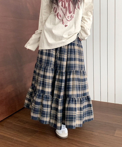 루카 올밴딩 체크패턴 프릴 캉캉 롱 스커트 네이비