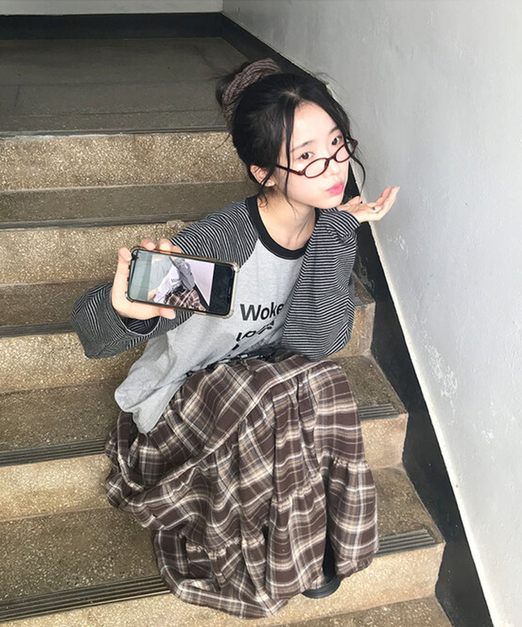 루카 올밴딩 체크패턴 프릴 캉캉 롱 스커트 브라운