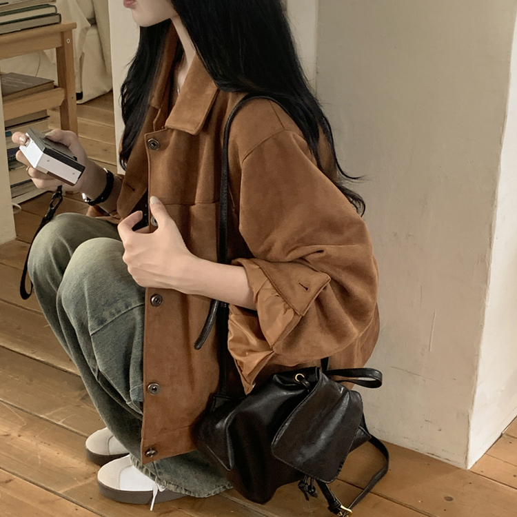 카라 투포켓 스웨이드 레더 숏자켓 연밤