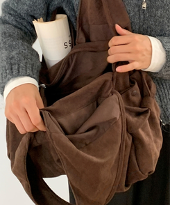 スエードショルダーバッグ BROWN