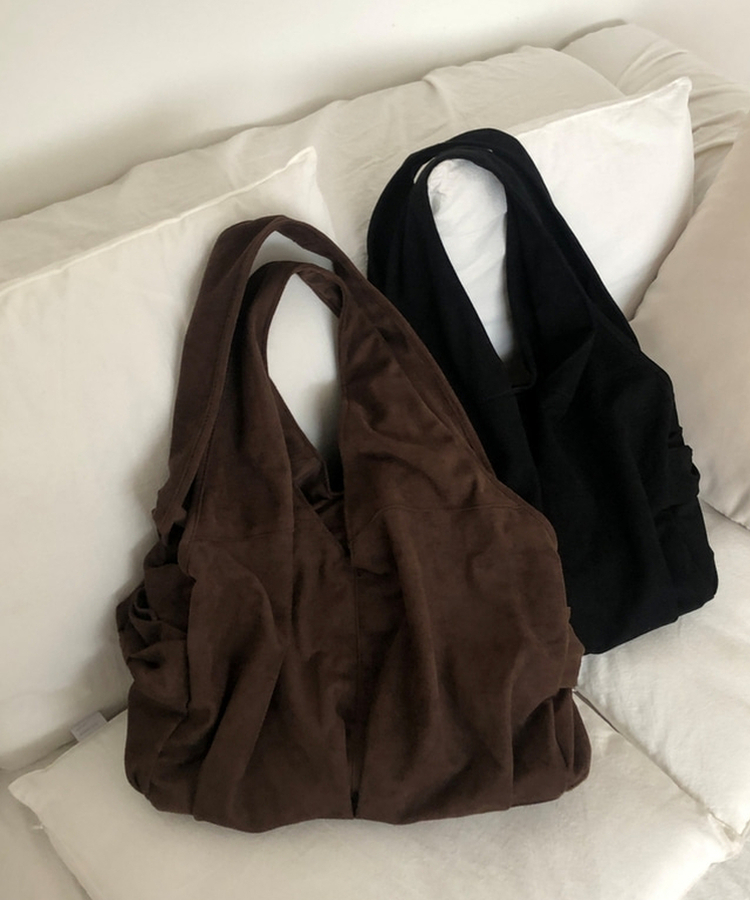 スエードショルダーバッグ