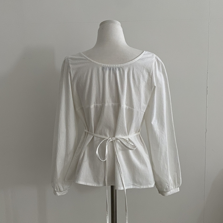 リボンシャーリングブラウス