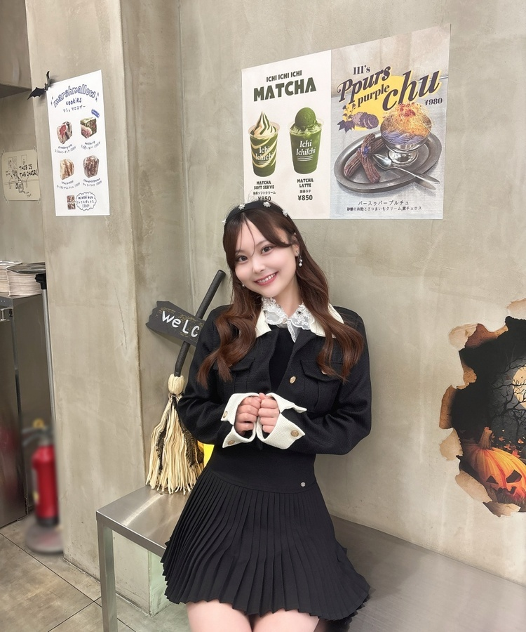 팬던트 플리츠 미니 스커트