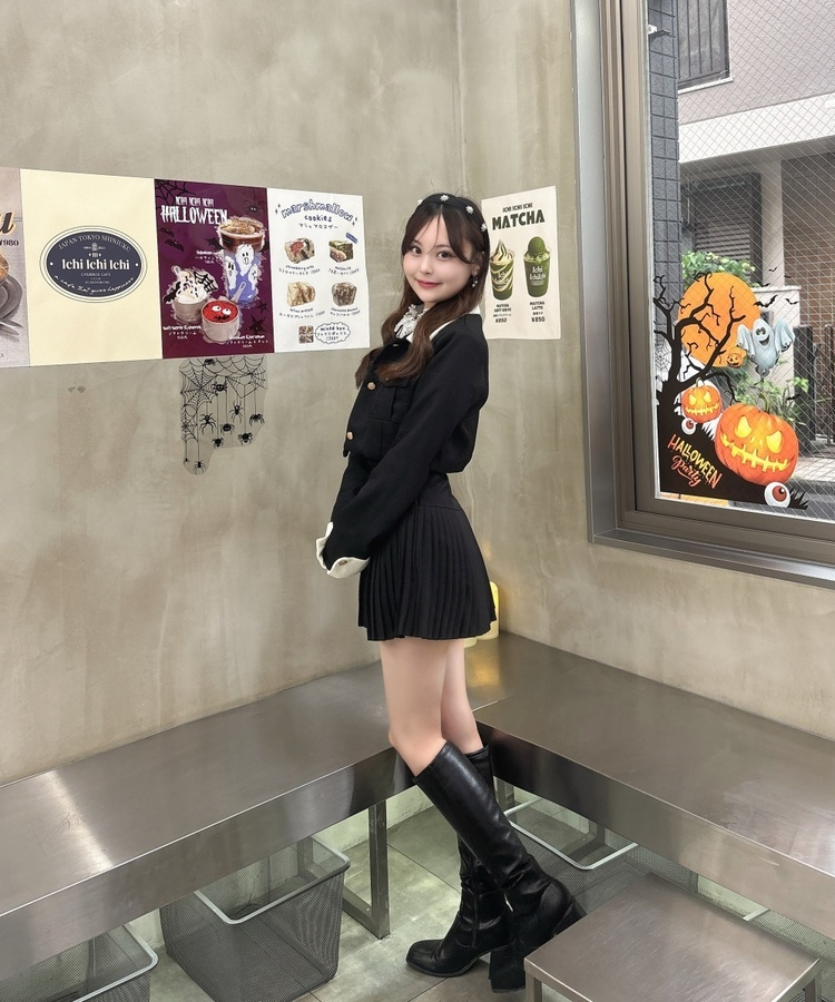 팬던트 플리츠 미니 스커트