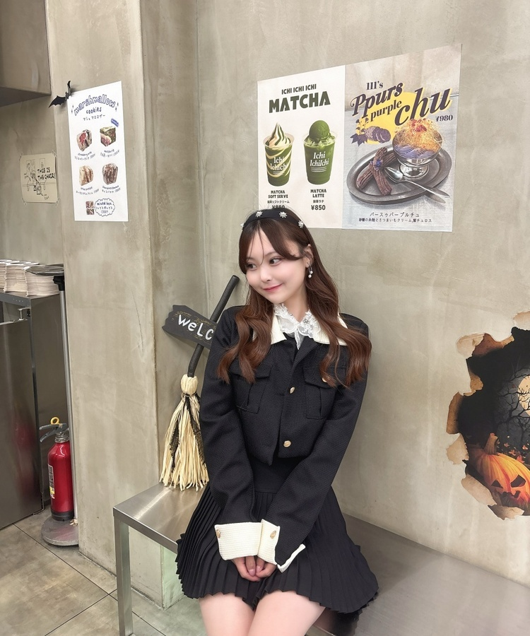 팬던트 플리츠 미니 스커트