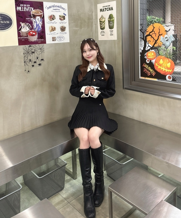 팬던트 플리츠 미니 스커트