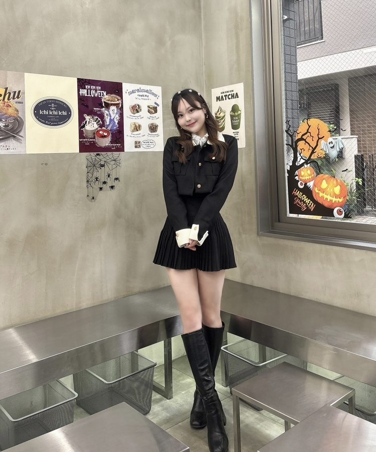 팬던트 플리츠 미니 스커트