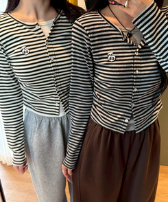 【1次完売❤️限定販売】ストライプレイヤード風ワッペンカーディガン IVORY