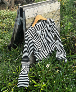 【1次完売❤️限定販売】ストライプレイヤード風ワッペンカーディガン IVORY