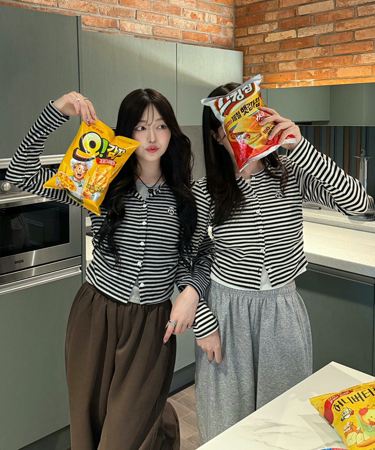 【1次完売❤️限定販売】ストライプレイヤード風ワッペンカーディガン IVORY