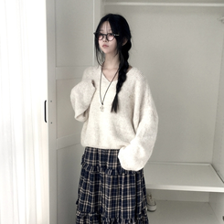 포근 브이넥 아방 벌룬소매 보카시 니트 가을 겨울 데일리 화이트