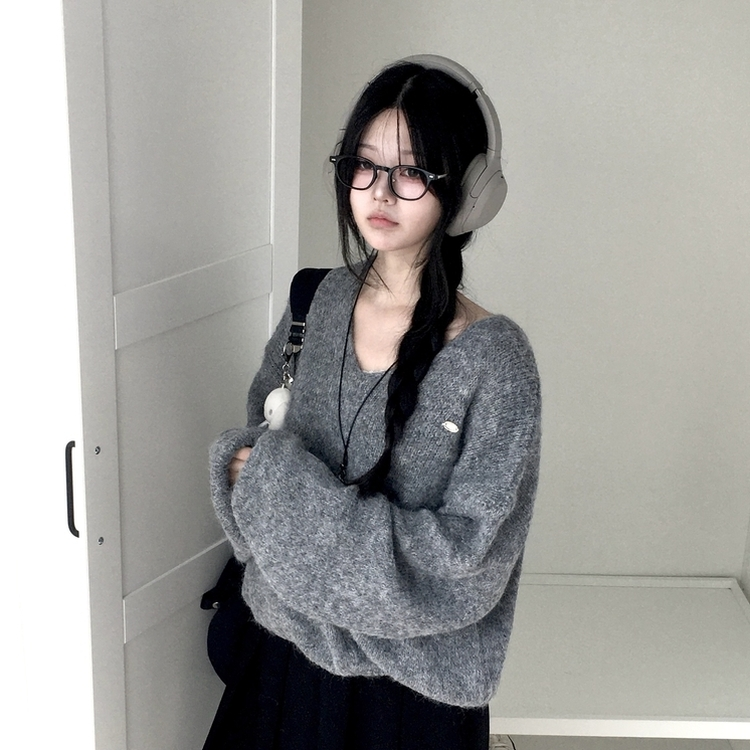 포근 브이넥 아방 벌룬소매 보카시 니트 가을 겨울 데일리 그레이