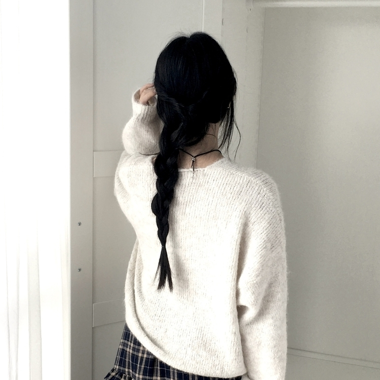 포근 브이넥 아방 벌룬소매 보카시 니트 가을 겨울 데일리 화이트