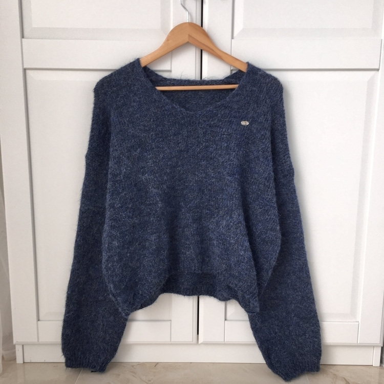 포근 브이넥 아방 벌룬소매 보카시 니트 가을 겨울 데일리