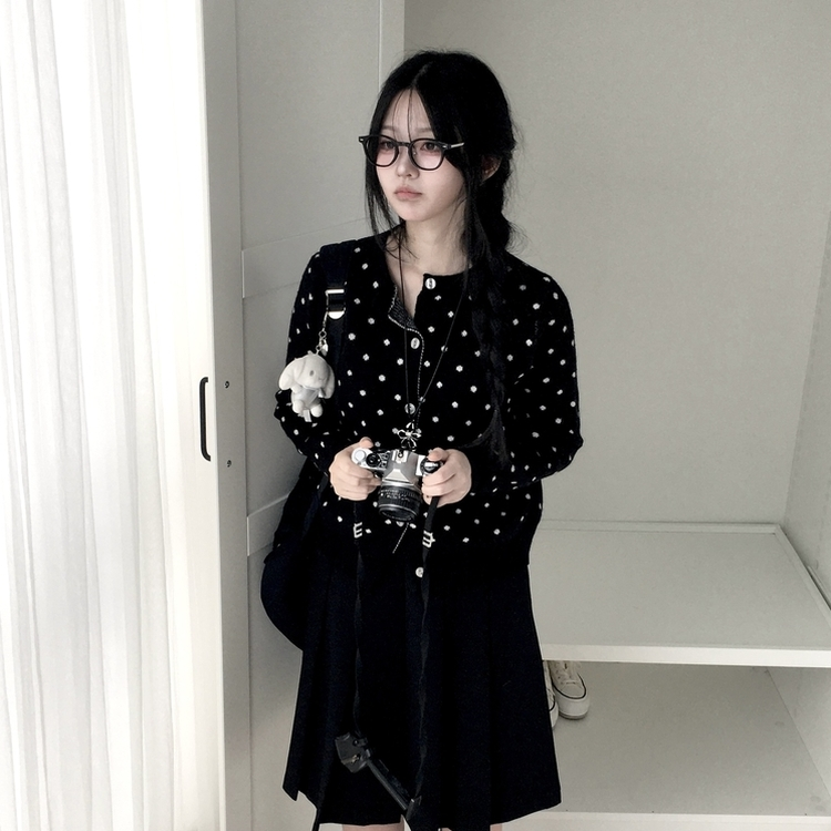 빈티지 도트 라운드넥 스탠다드핏 니트 가디건 블랙