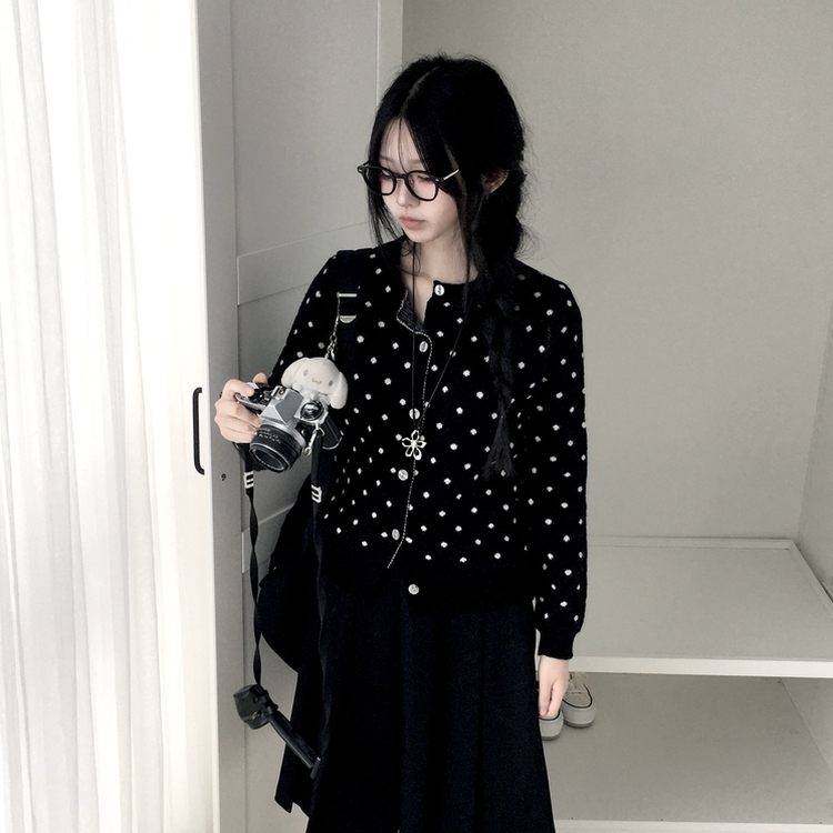 빈티지 도트 라운드넥 스탠다드핏 니트 가디건 블랙