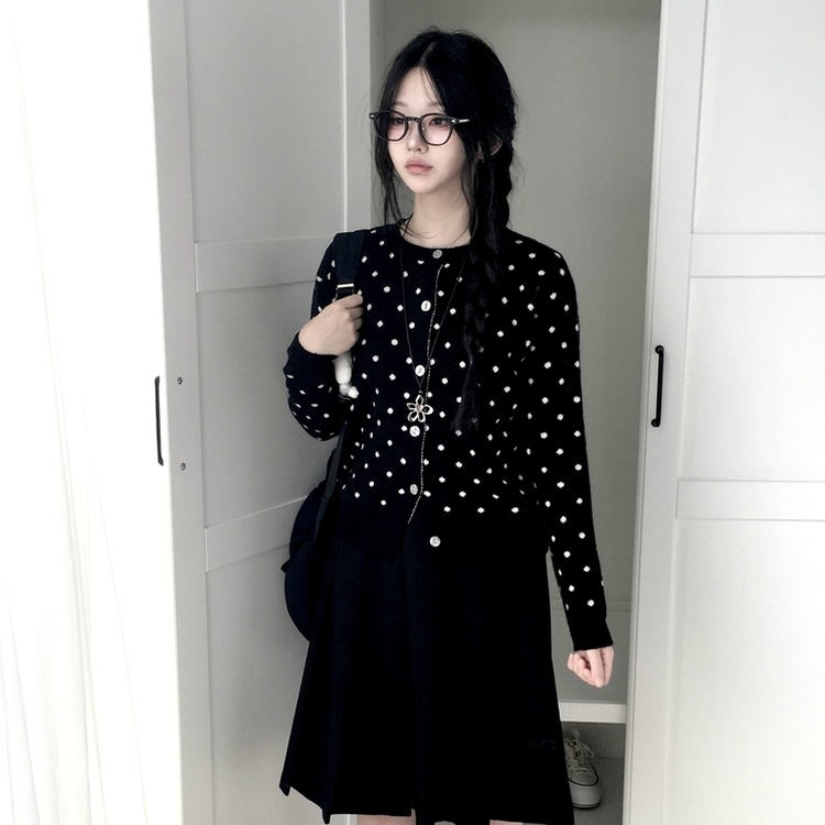 빈티지 도트 라운드넥 스탠다드핏 니트 가디건 블랙