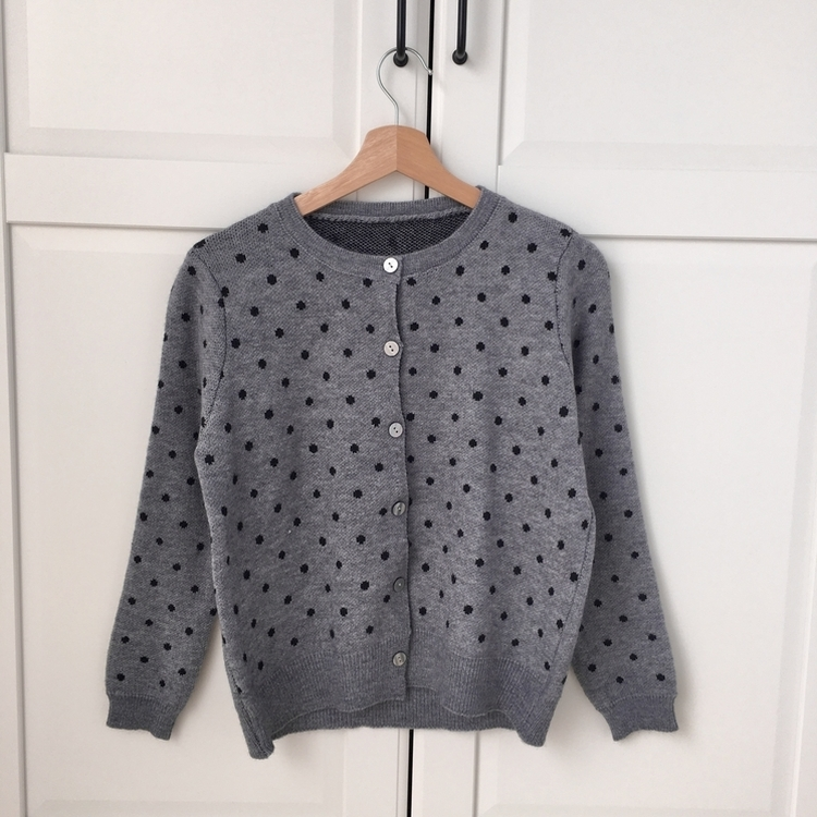 빈티지 도트 라운드넥 스탠다드핏 니트 가디건